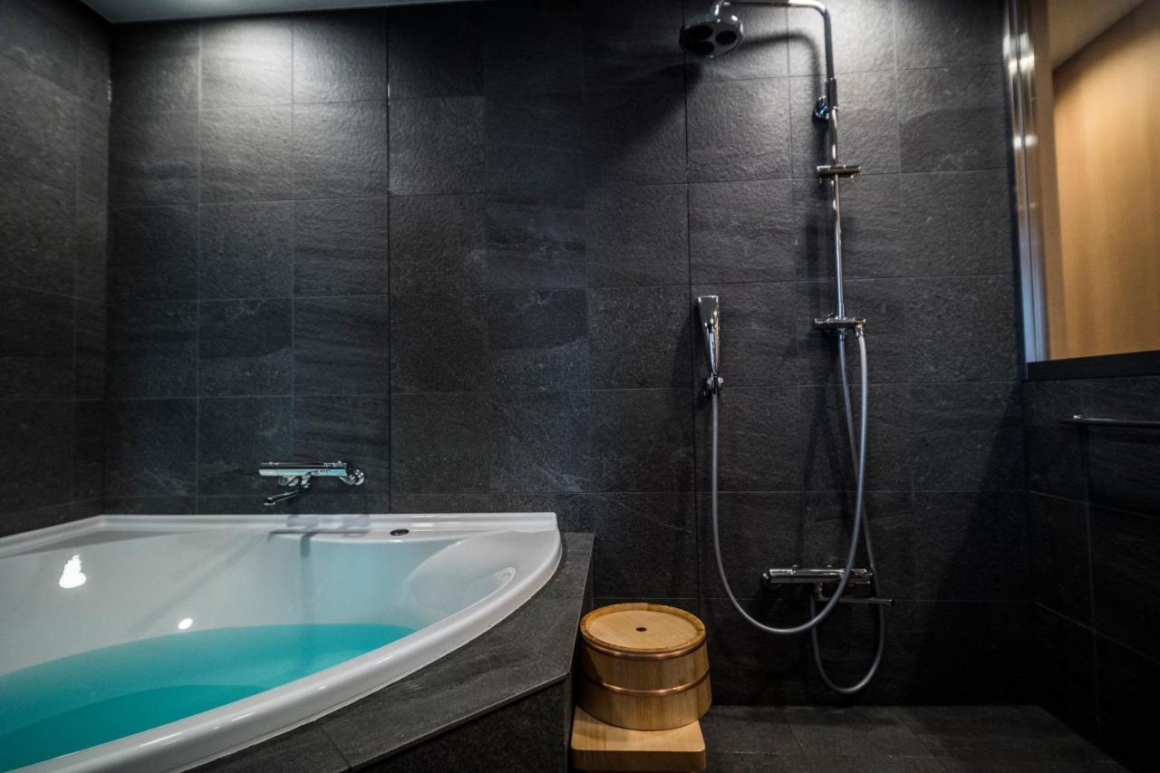 Kyoto Shijo Takakura Hotel Grandereverie ภายนอก รูปภาพ